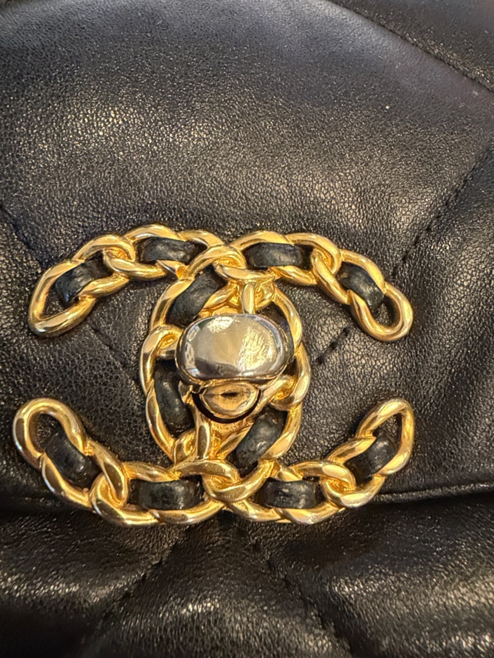CHANEL 19 Maxi Flap Bag - Picture 6 of 14